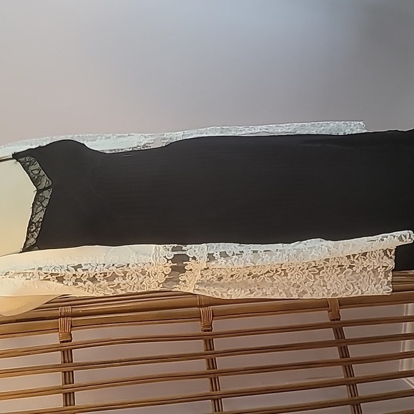 Donna Mizani black lace slip dress size small zipper back and hook closure slit - Picture 15 of 16